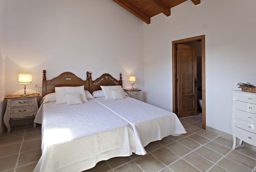 Masia Ca L'Anima Hotel La Baronia de Rialb Room photo